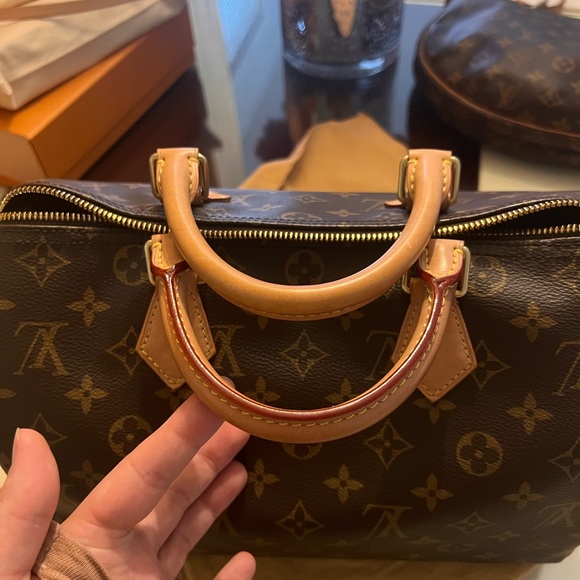 Authentic Louis Vuitton Monogram Speedy 30 - Picture 3 of 10